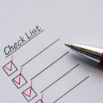 チェックリストと赤ペン
