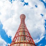 神戸の青空に聳えるポートタワー