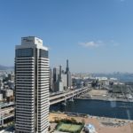 高層ビルが聳える神戸港周辺の風景