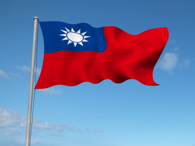 青空にはためく台湾の国旗