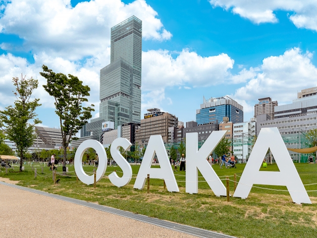大阪天王寺公園にある「OSAKA」の文字のオブジェ