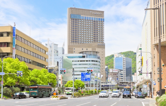 神戸入管（大阪出入国在留管理局 神戸支局）の最寄駅である「三ノ宮」駅前のフラワーロード